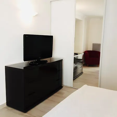 Le Cocon Setois, Clim, Patio Et Garage Pour Vehicule Type Golf, Linge De Lit Et Serviettes Non Inclus Apartment Sete