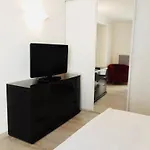 Le Cocon De Setois, Clim, Patio Et Garage Pour Vehicule Moyen, Type Clio, Draps Et Serviettes Inclus Apartment Sète