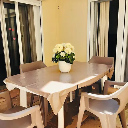 Appartement Le Cocon Setois, Clim, Patio Et Garage Pour Vehicule Type Golf, Linge De Lit Et Serviettes Non Inclus